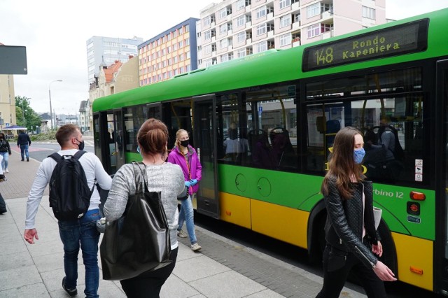 W ostatnią grudniową niedzielę handlową linie nr 180, 181 i 184 będą obsługiwane bardziej pojemnym taborem 12-metrowym.