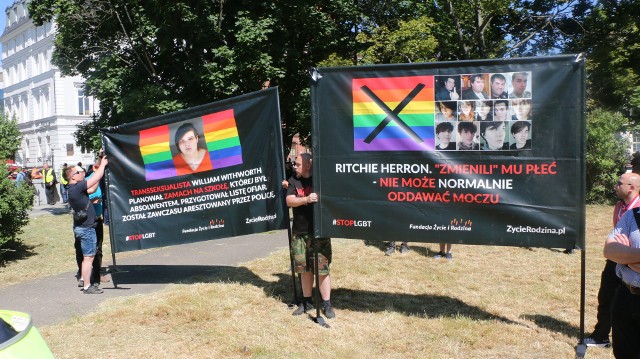 Obok Marszu Równości stanęli działacze pro-life, którzy przeciwstawiają się postulatom społeczności LGBT.