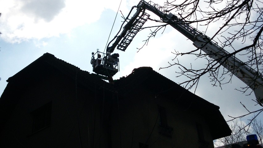 Pożar w Radlinie: W pożarze domu w Radlinie spłonął dach i...