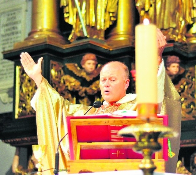 Kościół katolicki musi się dostosowywać do nowych czasów. Na zdjęciu msza w Klasztorze Dominikanów w Tarnobrzegu.