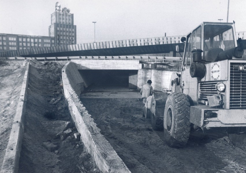 Tak budowano plac Społeczny [ZDJĘCIA Z ARCHIWUM]