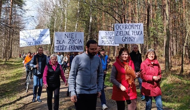 Protestowali przeciwko planom budowy obwodnicy Trzebini. Nie chcą wycinki Puszczy Dulowskiej.