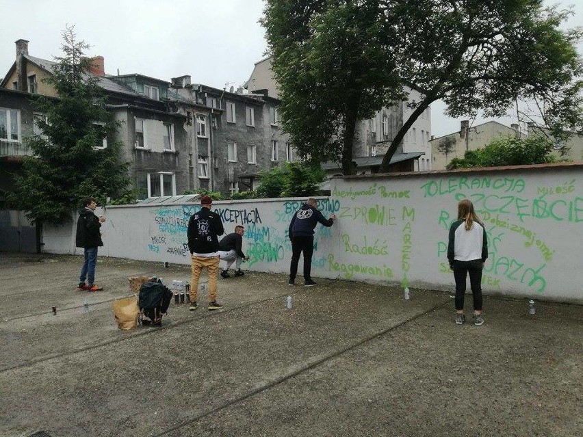 Namalowali graffiti, żeby powiedzieć "NIE" przemocy wobec...