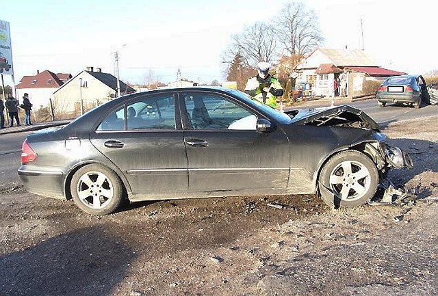 W wypadku dwie osoby zostały ranne i uszkodzone oba auta.