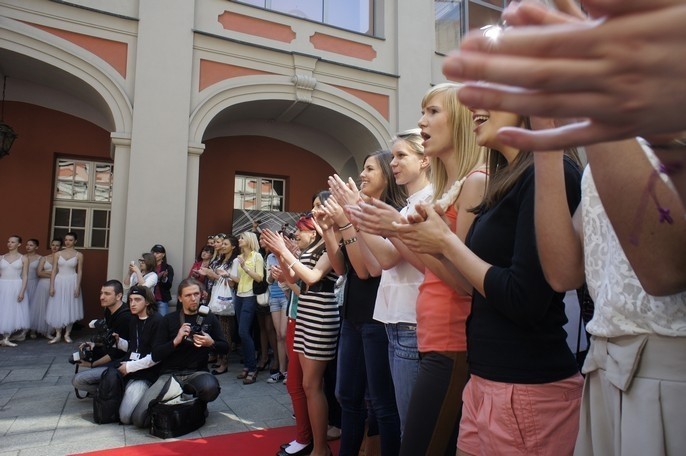 W sobotę na dziedzińcu Szkoły Baletowej w Poznaniu rozpoczął...