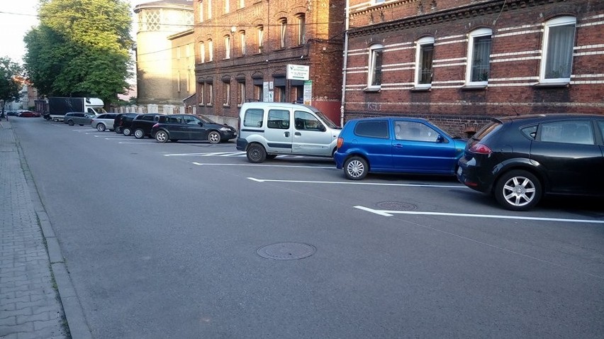 Piekary Śląskie: Wprowadzają ruch jednokierunkowy i od razu jest gdzie parkować