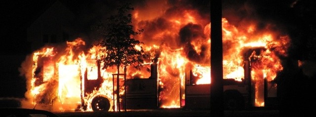 Autobus MZK doszczętnie spłonął na pętli przy Witosa w Opolu. Zdjęcie przysłał do nas internauta na nto24