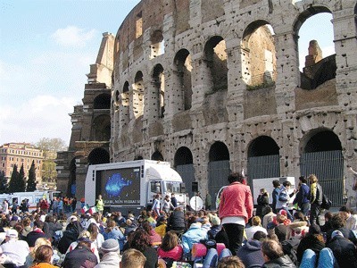 Do Koloseum przyszli ci, którzy obawiali się ścisku w Watykanie