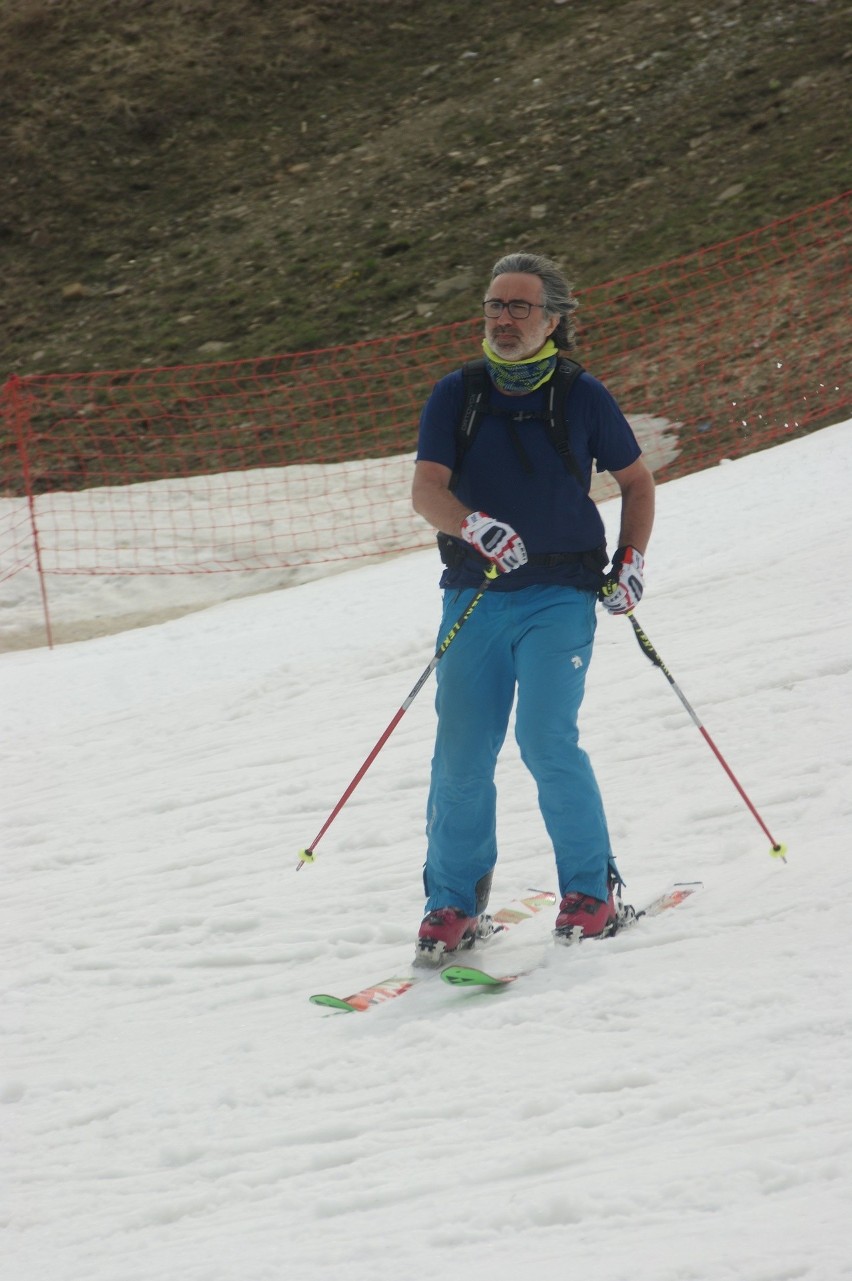 Białka Tatrzańska: Ostatni dzień pracy wyciągów narciarskich. Ludzie jeździli w krótkich spodenkach [FOTO]