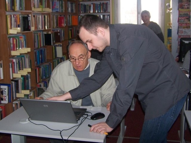 To już kolejny kurs komputerowy dla seniorów organizowany w lęborskiej bibliotece. 