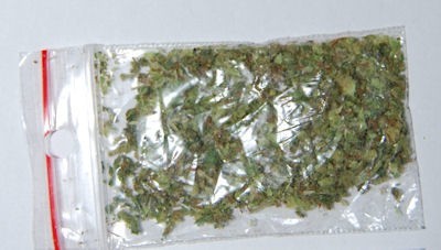 Ponad 24 gramy narkotyków znaleziono w szufladzie biurka.
