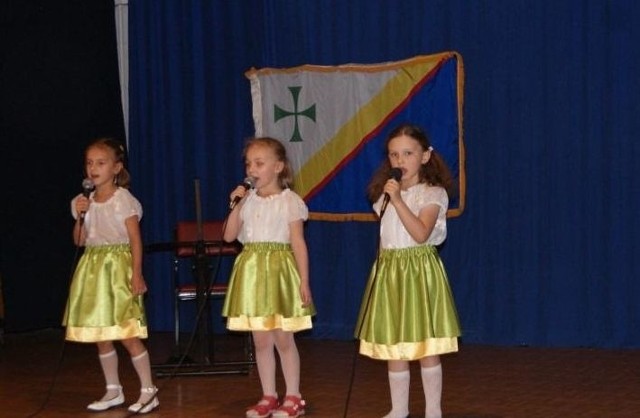 Na scenie maluchy z Przedszkola nr 4 w Tarnobrzegu.