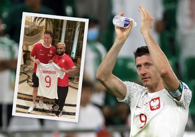Robert Lewandowski spotkał się z kibicem Arabii Saudyjskiej, który na po jego bramce ściągnął koszulkę swojej reprezentacji, a pod nią miał koszulkę w barwach naszej reprezentacji z numerem 9.