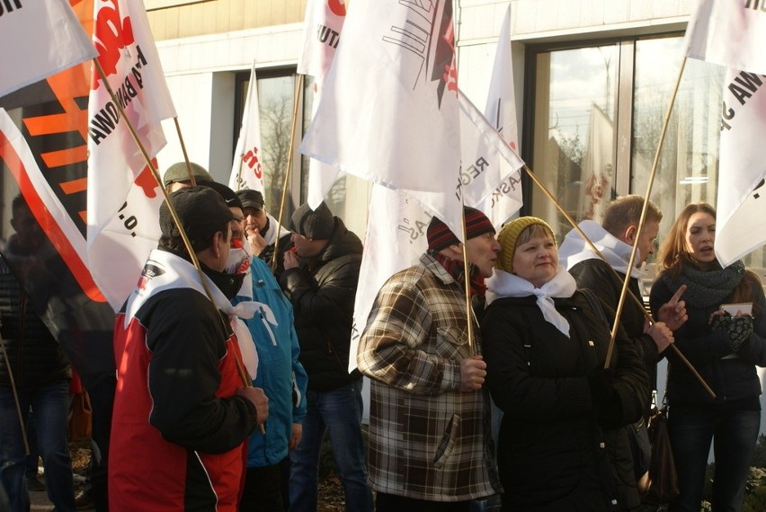 Pikieta przed Hutą Bankową w Dąbrowie Górniczej