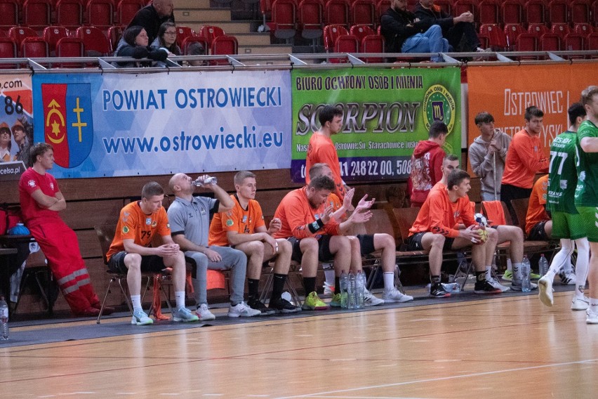 KSZO Ostrowiec Świętokrzyski nie dał rady wiceliderowi tabeli AZS AGH Kraków w meczu I Ligi piłkarzy ręcznych. Zobacz zdjęcia