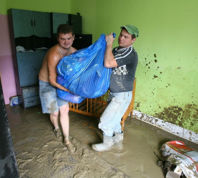 Wiele osób straciło wpodczas powodzi dorobek całego życia. Fot. Krzysztof Łokaj