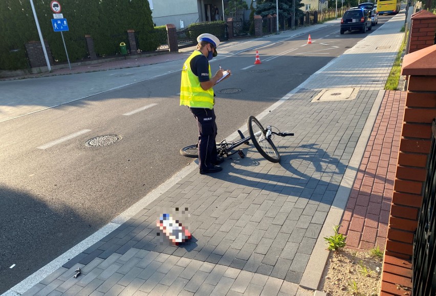 Ostrołęka. Potrącenie rowerzystki przy ul. Padlewskiego, 19.07.2021. Kobieta wjechała na przejście dla pieszych. Zdjęcia