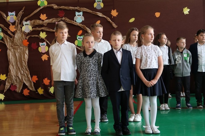 Obchody Dnia Edukacji Narodowej w szkole w Słupi. Podziękowano nauczycielom za ich pracę. Zobaczcie zdjęcia 