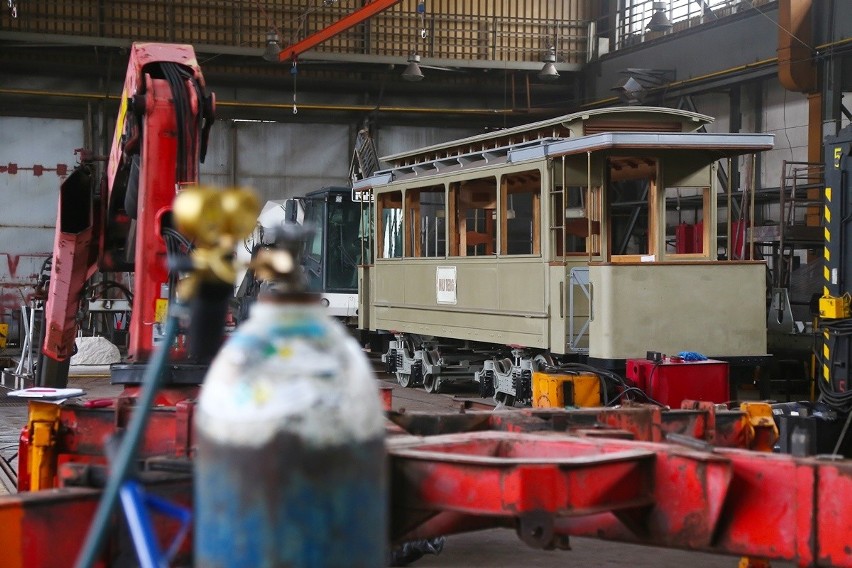 Oto zabytkowe wrocławskie tramwaje i autobusy [FILM, ZDJĘCIA]