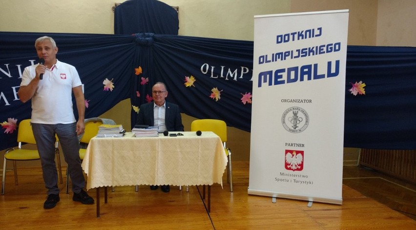  „Dotknij olimpijskiego medalu”. Dariusz Goździak spotkał się z młodzieżą