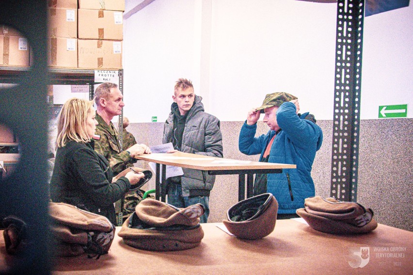Świętokrzyscy terytorialsi rozpoczęli swoje pierwsze wojskowe szkolenie. Zobacz zdjęcia