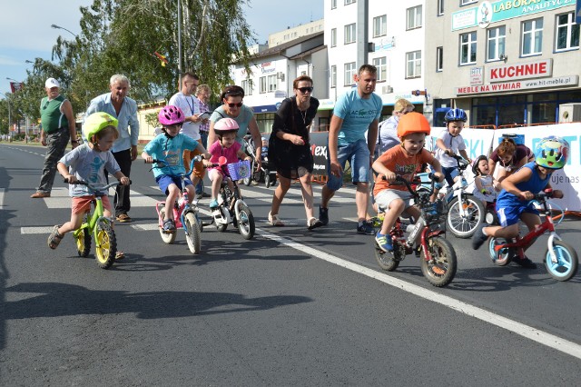 Najmłodsi rowerzyści na wyścigu w kategorii A czyli Chochliki do 5 lat, pokazali wspaniałą klasę, w czym pomagali im rodzice