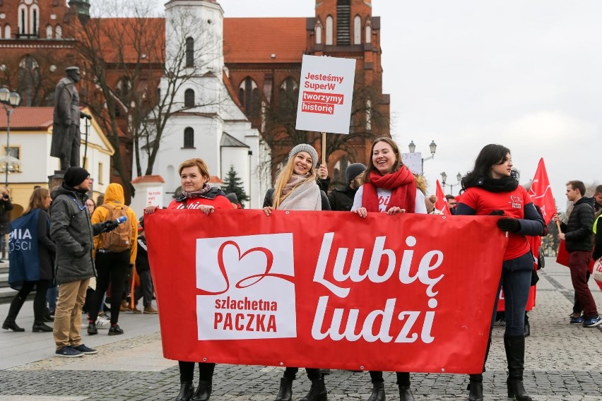 Marsz rozpoczął się przy pomniku Józefa Piłsudskiego....