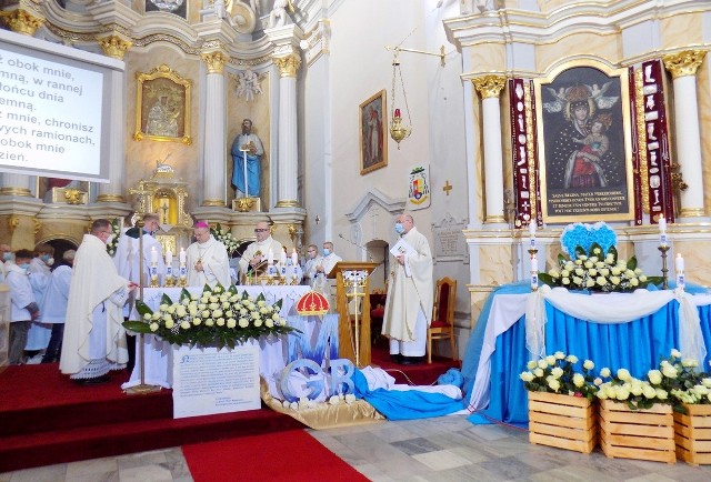21 listopada bp Tadeusz Lityński nadał kościołowi parafialnemu w Babimoście status sanktuarium Matki Bożej Gospodyni Babimojskiej.