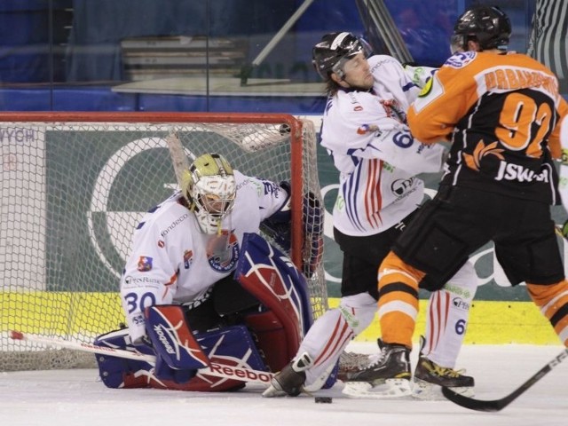 W dotychczasowych meczach Ciarko PBS dwa razy ograł JKH GKS &#8211; 1-0 na wyjeździe i 4-2 w "Arenie&#8221;.