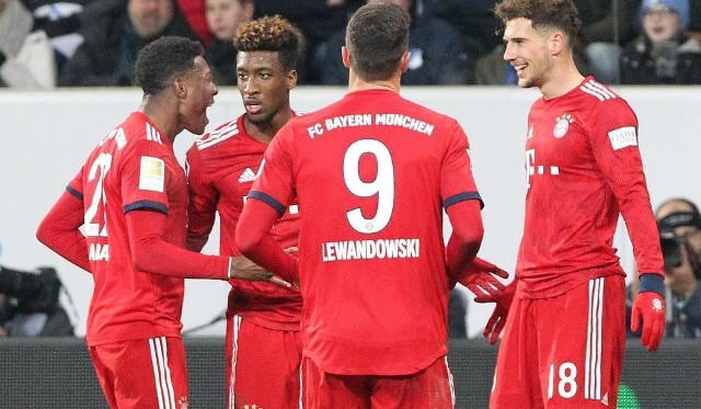 Na zdjęciu: piłkarze Bayernu Monachium. Mecz Bayern Monachium - VfB Stuttgart odbył się w ramach 19. kolejki Bundesligi. Bayern wygrał 4:1. Jedną z bramek zdobył Robert Lewandowski [wynik meczu, relacja].