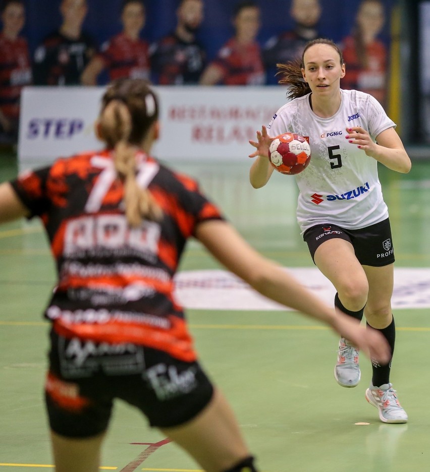 PGNiG Superliga Kobiet. Słaba pierwsza, dobra druga połowa Suzuki Korony Handball Kielce w Piotrkowie [ZDJĘCIA]