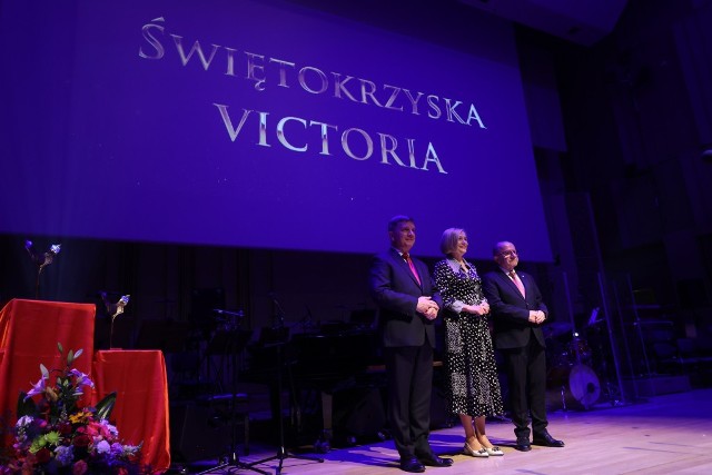 Gospodarzami gali byli przewodniczący Sejmiku Andrzej Pruś oraz wicemarszałkowie Renata Janik i Marek Bogusławski. Zobaczcie na kolejnych zdjęciach jak wręczano nagrody.