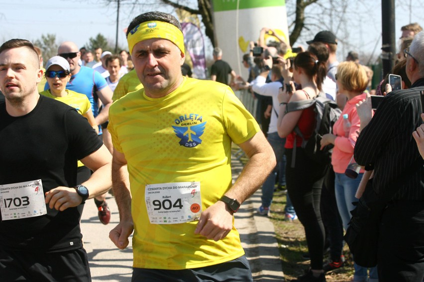 Biegli w niedzielę nad Zalewem Zemborzyckiem. To ostatni bieg z cyklu "Cztery Dychy do Maratonu" [DUŻO ZDJĘĆ]