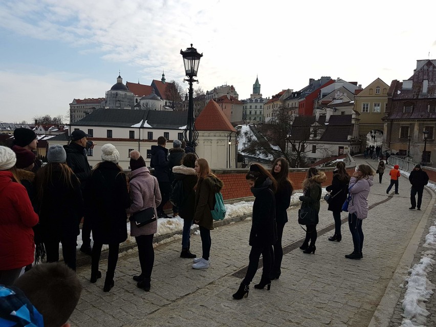 Uczniowie z Zespołu Szkół imienia  Edwarda Szylki w Ożarowie...