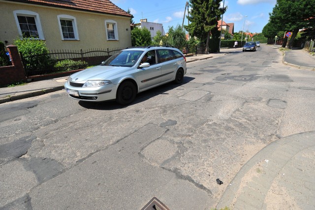 W Koszalinie kolejne ulice idą do remontuNa ul. Wojska Polskiego zostanie wymieniona nie tylko nawierzchnia, ale staną tu też nowe lampy (42 słupy), wybudowana będzie nowa kanalizacja deszczowa i odcinek kanalizacji sanitarnej