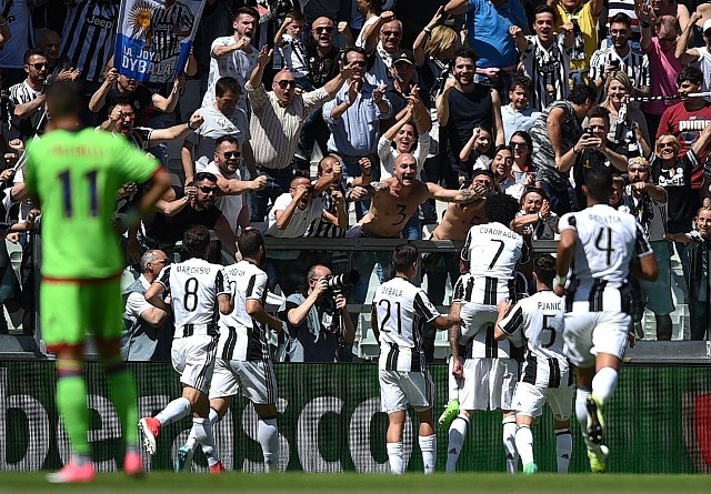 Piłkarze Juventusu zdobyli już drugi tytuł w tym sezonie. Przed nimi jeszcze walka o puchar Ligi Mistrzów. Czy stać ich na potrójną koronę?
