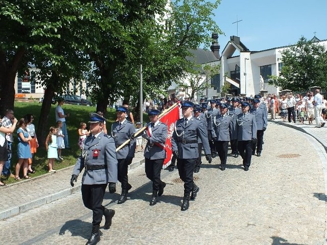 Pododdział policjantów z kościoła Świętej Trójcy na starachowicki rynek poprowadził podinspektor Aleksy Hamera, naczelnik Wydziału Prewencji. 