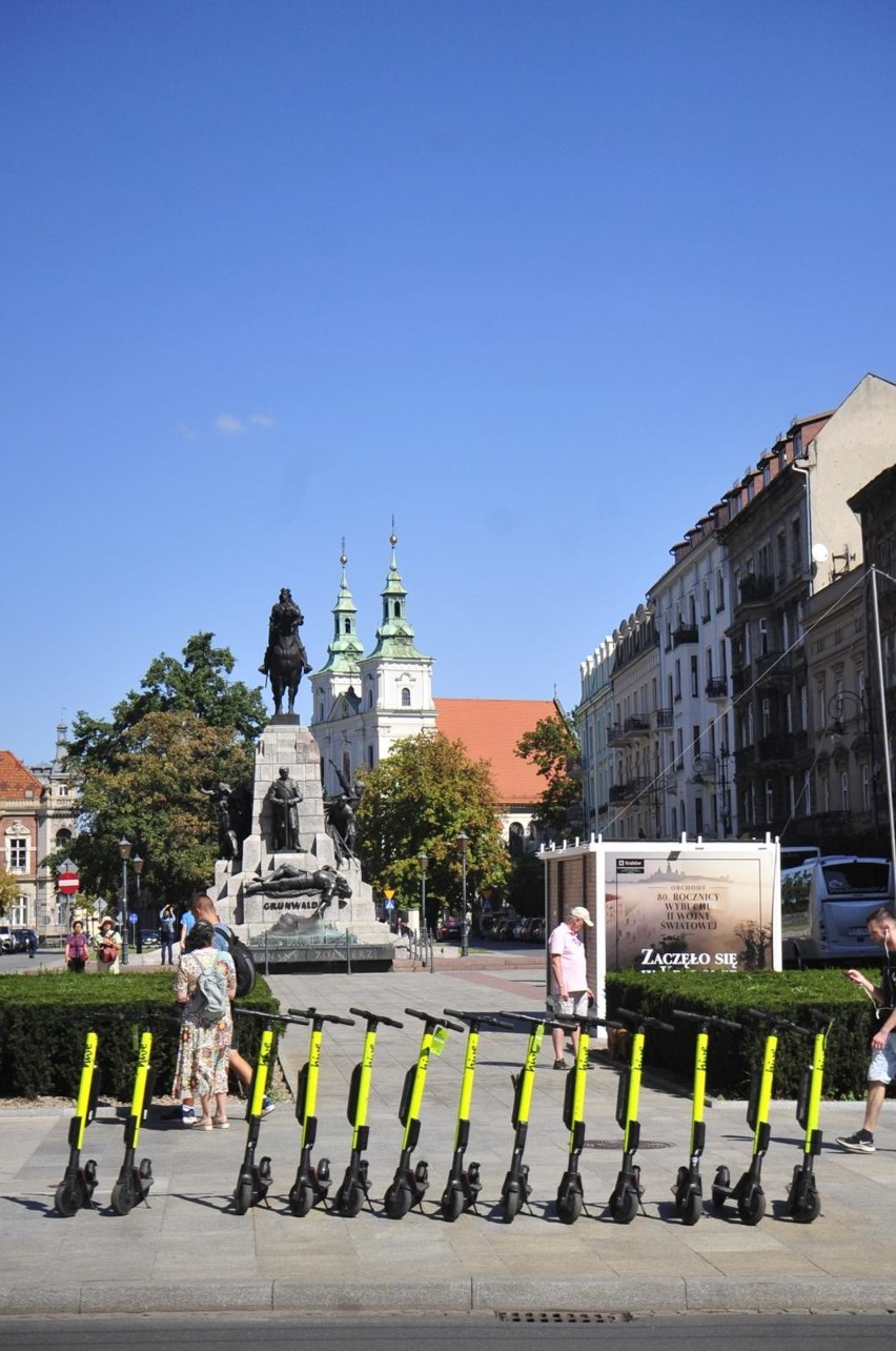 Kraków. Chcą wprowadzenia zakazu jazdy na hulajnogach elektrycznych na Plantach i w parkach