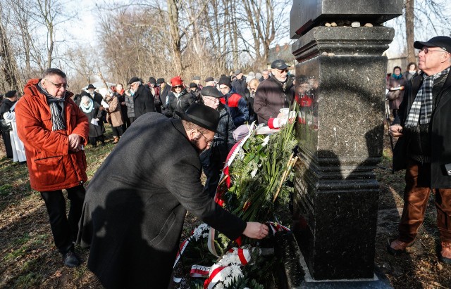 W Rzeszowie uczczono Ofiary Holokaustu. Modlitwa z udziałem rabina Shalom Ber StambleraZOBACZ TEŻ: „Nie wykorzystujcie pamięci o holokauście do celów politycznych.” MSZ Polski apeluje do Putina