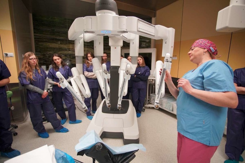 Poznań: W Wielkopolskim Centrum Onkologii robot operacyjny da Vinci przeprowadził 20 operacji