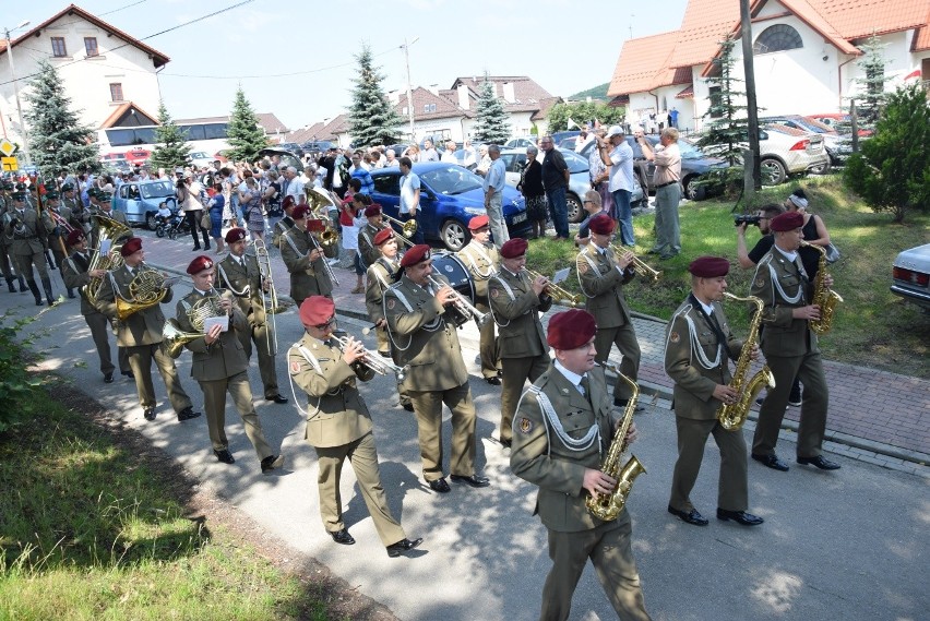 Hołd dla 30 ofiar pacyfikacji Radwanowic w miejscu kaźni hitlerowskiej. Wspomnienia bestialskiego mordu [ZDJĘCIA] 