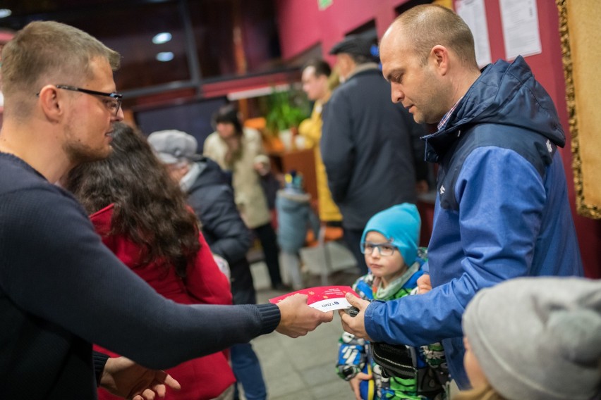 Setki dzieci bawiły się pod bajkową choinką w Baju Pomorskim