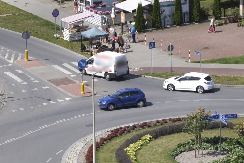 Czy budki na ulicy Andersa w Słupsku ograniczają widoczność kierowców? ZIM twierdzi, że nie, ale i tak je przestawi [ZDJĘCIA]