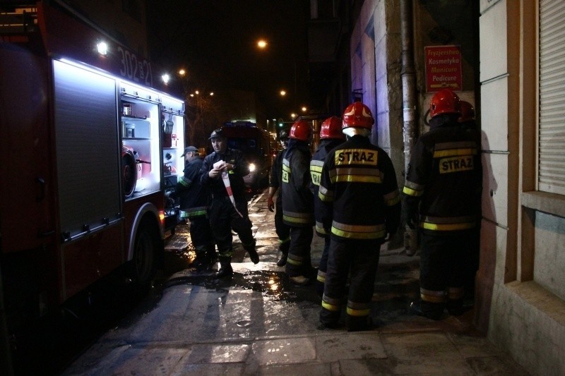 Pożar pojawił się na trzecim piętrze kamienicy przy ul....