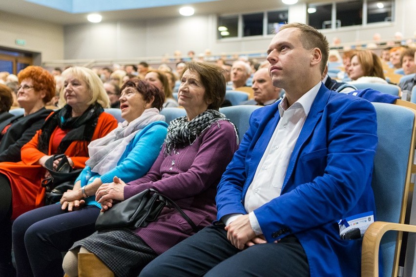 Tarnów. Seniorzy połamali się opłatkiem