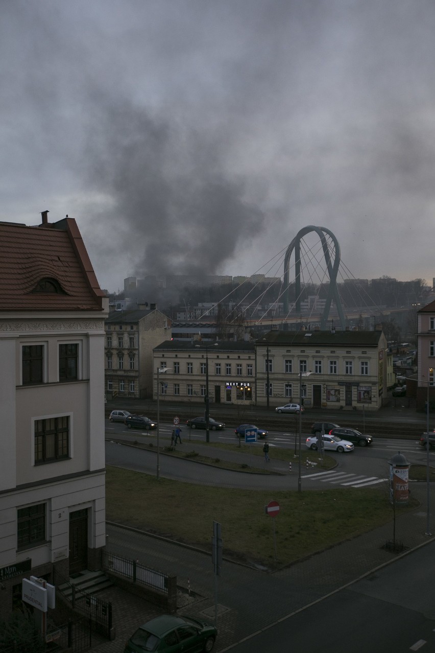 Ogien zauważono na terenie pomiędzy Kujawsko-Pomorską Szkołą...