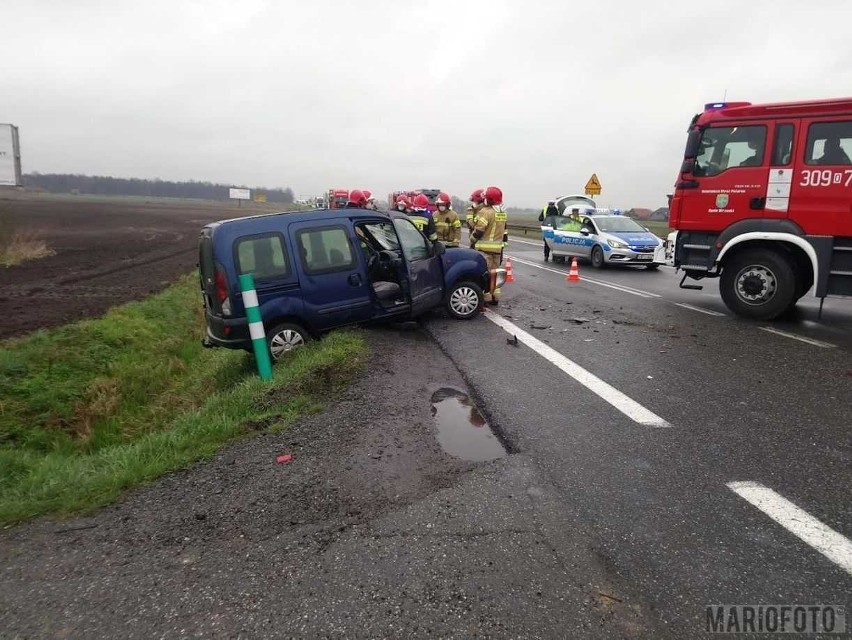 Zderzenie dwóch samochodów w Opolu-Wrzoskach.