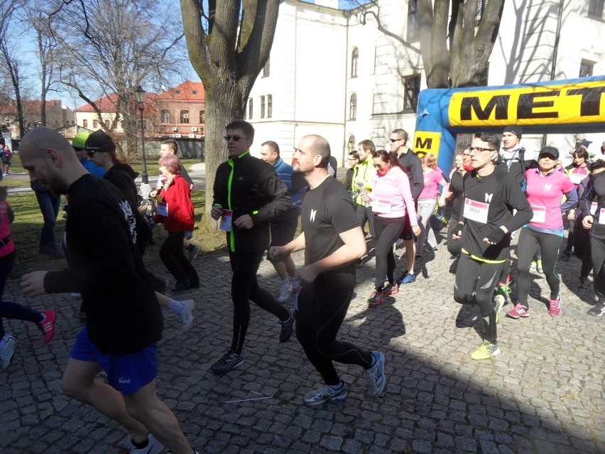 Bieg Polki dla Polki w Żywcu. Promowali profilaktykę badań i zbierali pieniądze [ZDJĘCIA+WIDEO] 