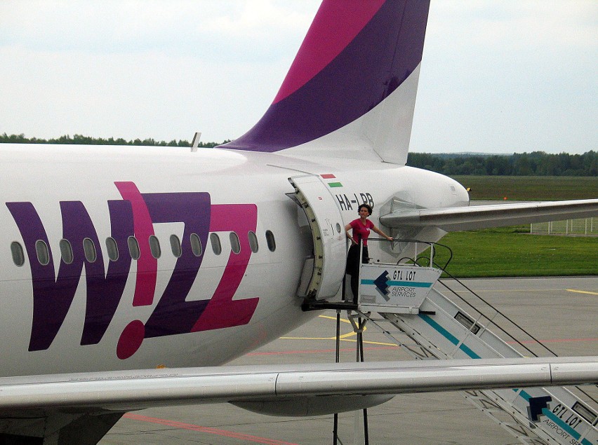 Pierwszy lot linii Wizz Air w maju 2004 i lotnisko w...