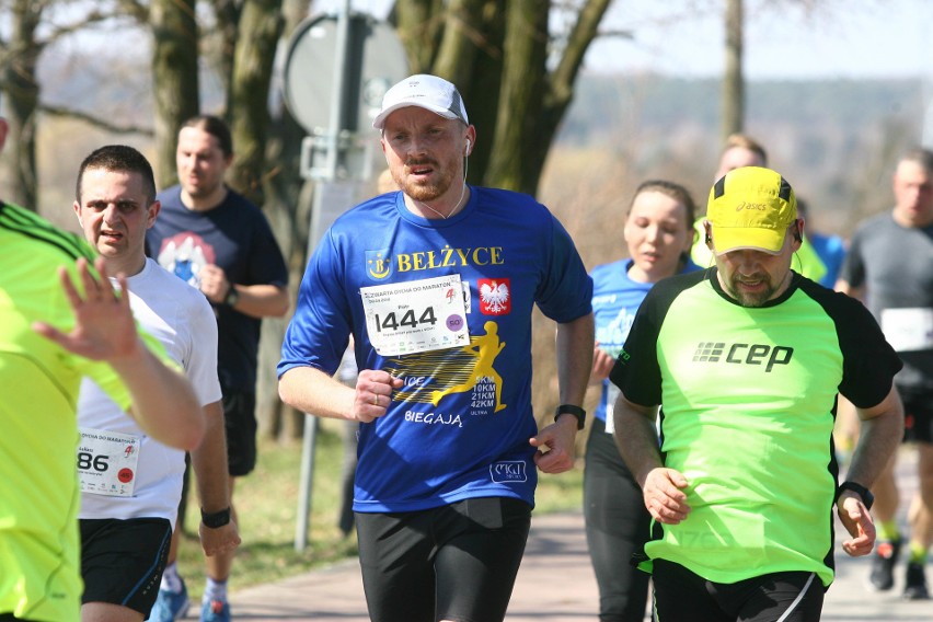 Biegli w niedzielę nad Zalewem Zemborzyckiem. To ostatni bieg z cyklu "Cztery Dychy do Maratonu" [DUŻO ZDJĘĆ]